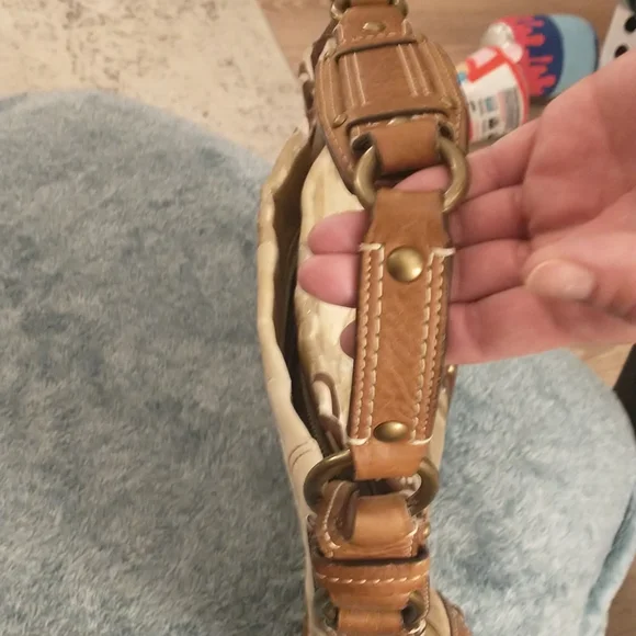 Coach Carly - Picture 2 of 6